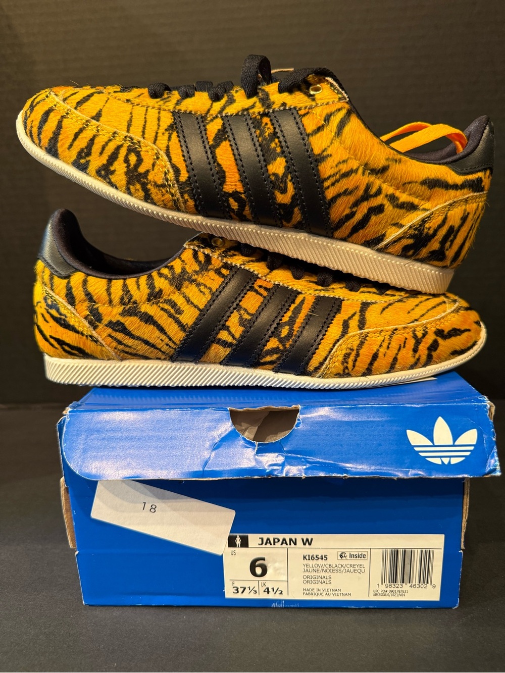 adidas Japan W womens' Tiger Print Sneakers in Yellow/Black size 6W